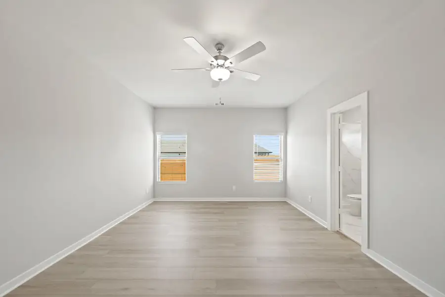 Spacious, unfurnished interior of a new home in Laurel Landing, Alvin (Image 13).