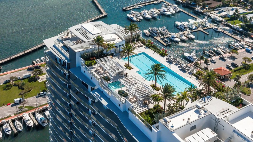 ROOFTOP POOL
