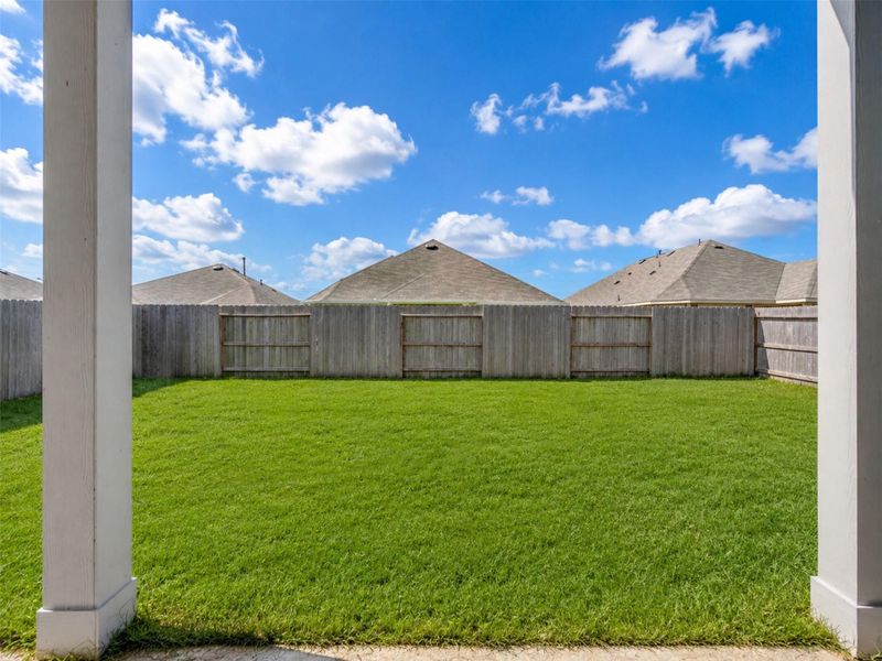 Exterior details and patio area of a home in , La Marque (Image 25).