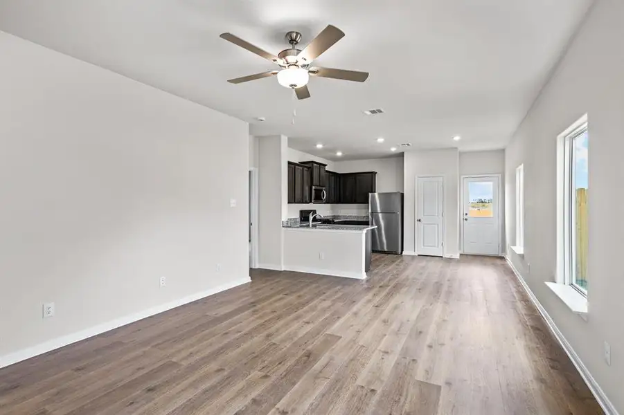 Spacious, unfurnished interior of a new home in Kingsborough, Crandall (Image 6).