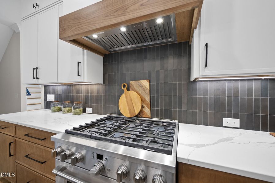 9 - 407 Waldo - Kitchen