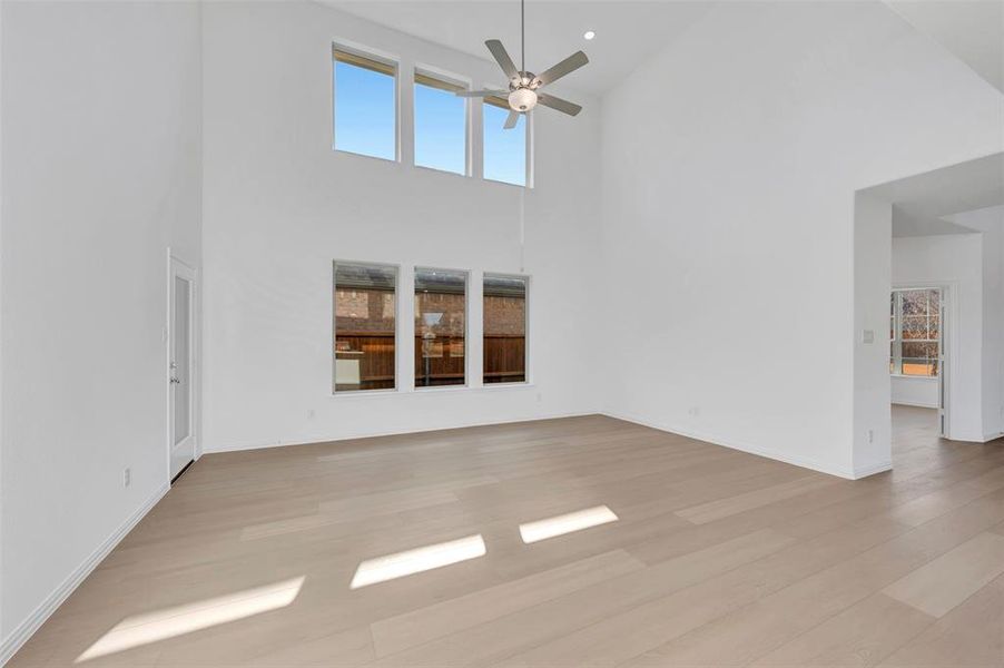 Spacious, unfurnished interior of a new home in Tarrytown, Crowley (Image 19).