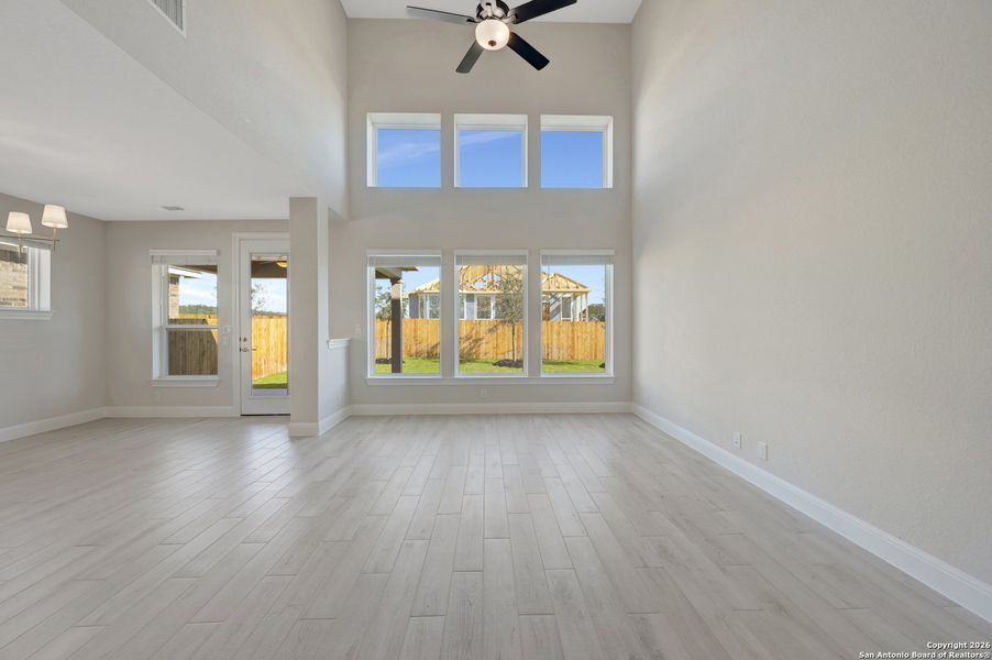 Spacious, unfurnished interior of a new home in Davis Ranch 50', San Antonio (Image 40).