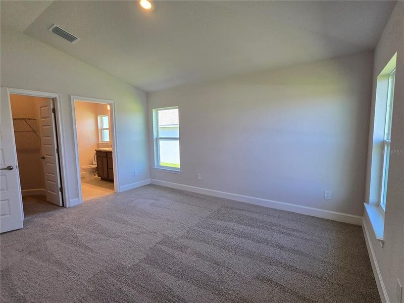 Spacious, unfurnished interior of a new home in Twisted Oaks, Beverly Hills (Image 24).