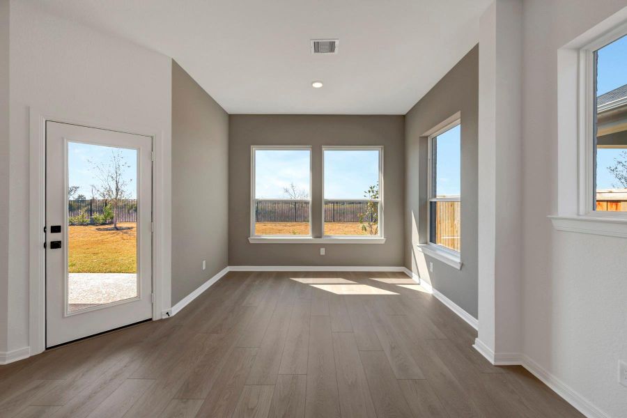 Spacious, unfurnished interior of a new home in The Grand Prairie 50’, Hockley (Image 40).