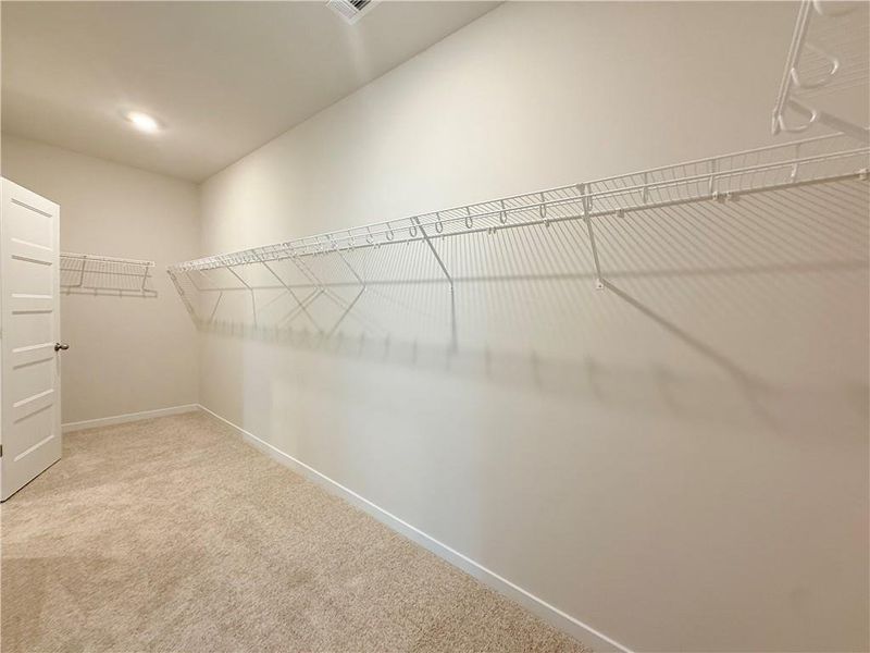 Spacious, unfurnished interior of a new home in Ponderosa Farms Reserve, Gainesville (Image 20).
