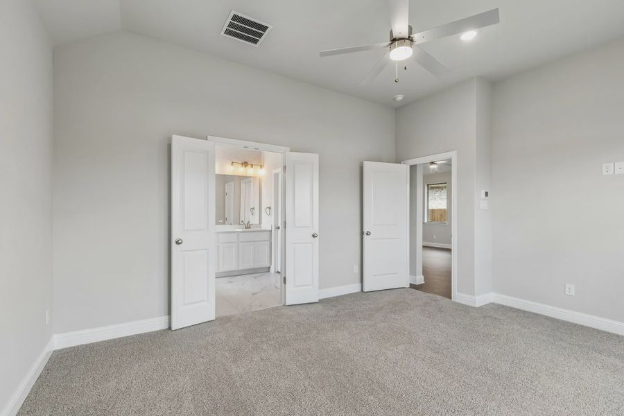 Spacious, unfurnished interior of a new home in Las Lomas, Forney (Image 26).