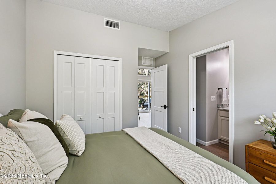 Furnished interior view inside a new home in , Middleburg (Image 36).