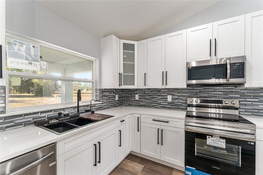 Furnished interior view inside a new home in , Dunnellon (Image 11).