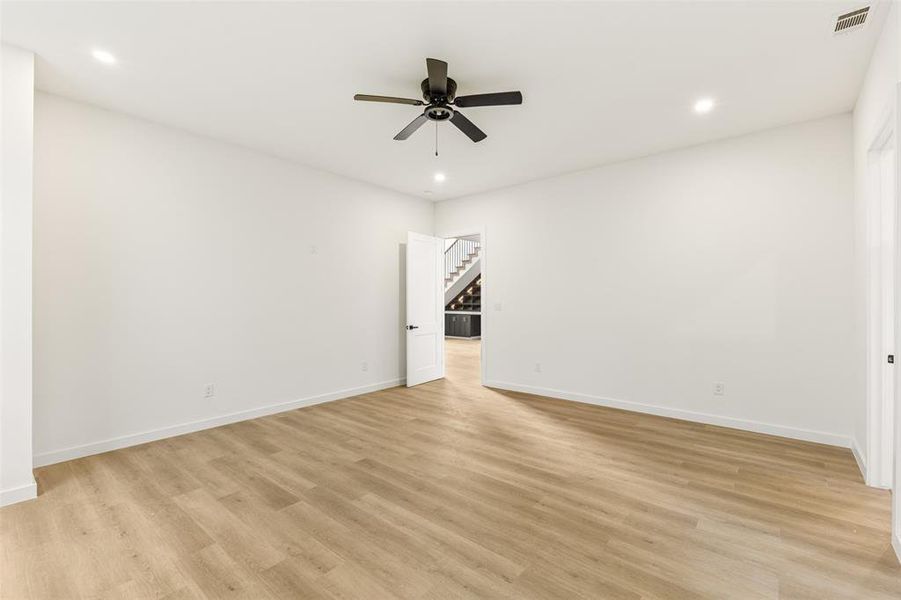 Spacious, unfurnished interior of a new home in , Dallas (Image 34).