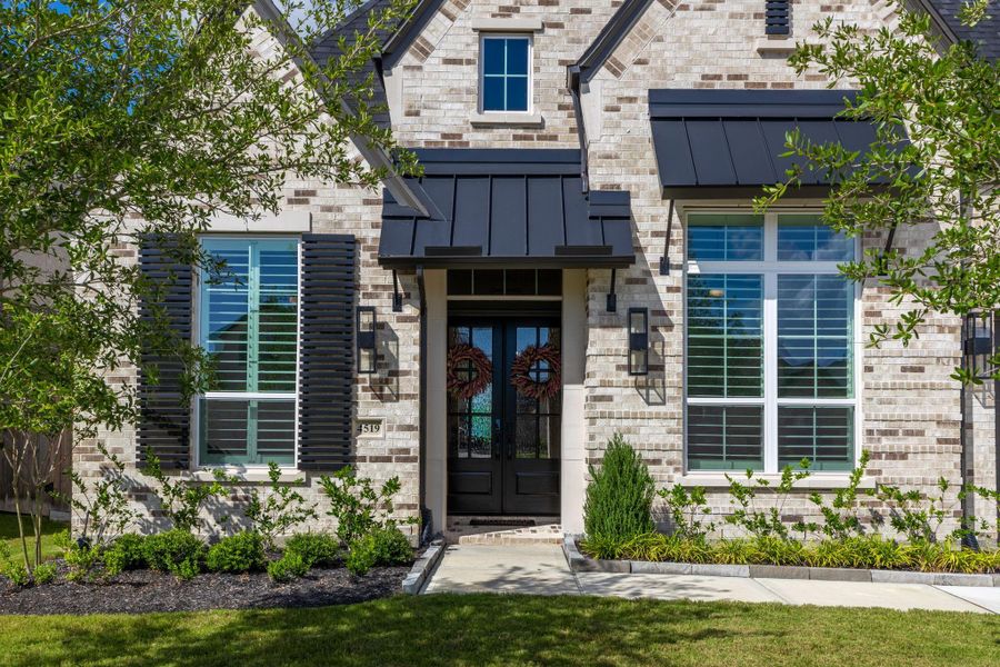 Exterior details and patio area of a home in Cross Creek West, Fulshear (Image 22).