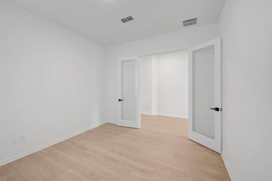 Spacious, unfurnished interior of a new home in Oakwood Estates, Waller (Image 22).