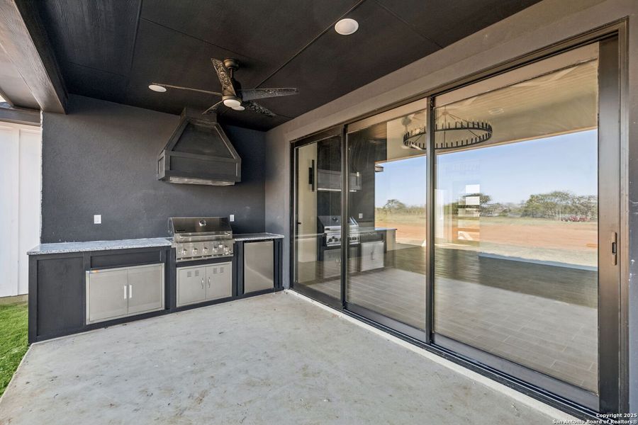 Exterior details and patio area of a home in , Floresville (Image 23).