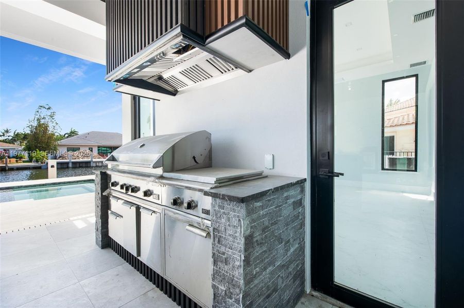 Exterior details and patio area of a home in , Fort Lauderdale (Image 12).