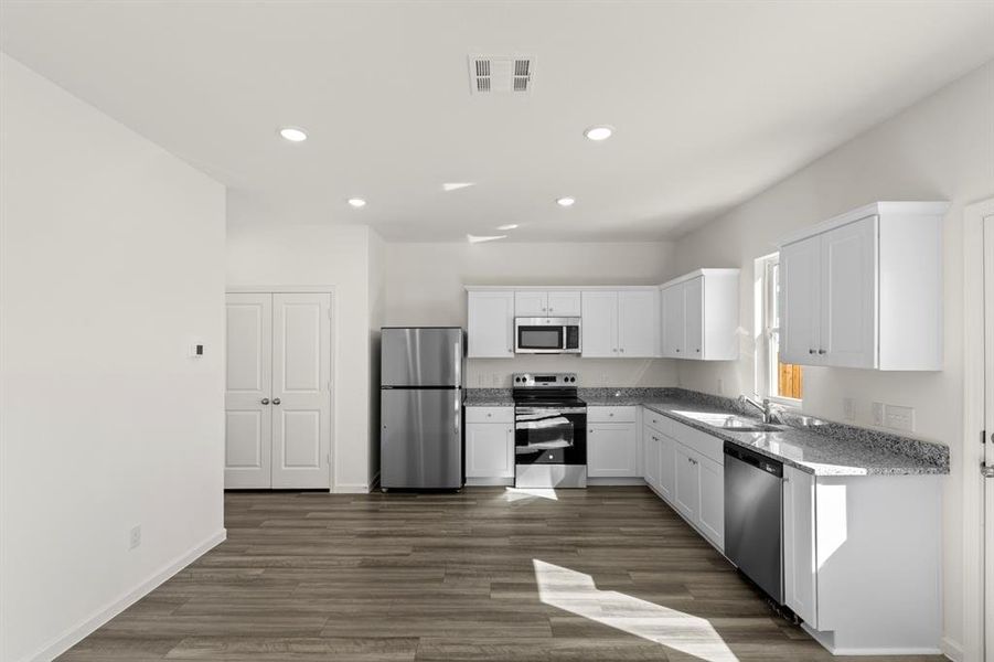 10. 512 Merced - Kitchen 10. 512 Merced - Kitchen