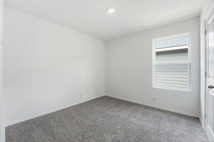 Spacious, unfurnished interior of a new home in Blue Ridge Ranch, San Antonio (Image 22).