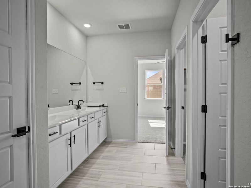 Furnished interior view inside a new home in Horizon Pointe, San Antonio (Image 13). Furnished interior view inside a new home in Horizon Pointe, San Antonio (Image 13).