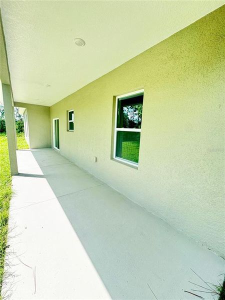 Exterior details and patio area of a home in , Citrus Springs (Image 25).