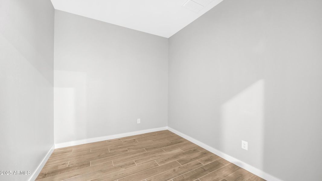 Den/Office Den/Office