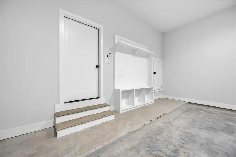 Spacious, unfurnished interior of a new home in , Houston (Image 13).