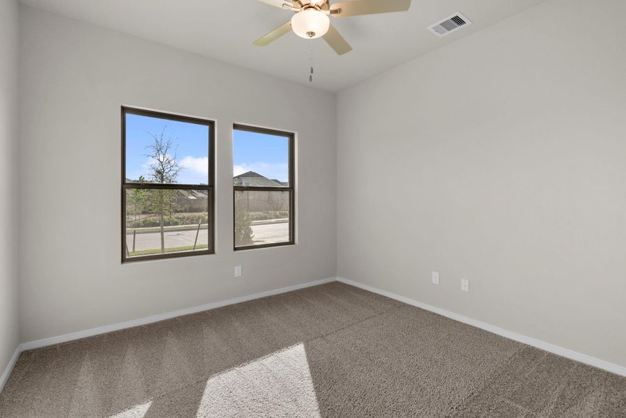 Spacious, unfurnished interior of a new home in Laurel Landing, Alvin (Image 27).