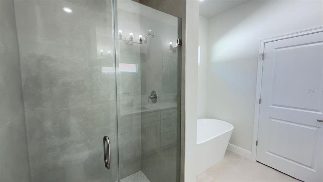 Furnished interior view inside a new home in , Ocala (Image 13).