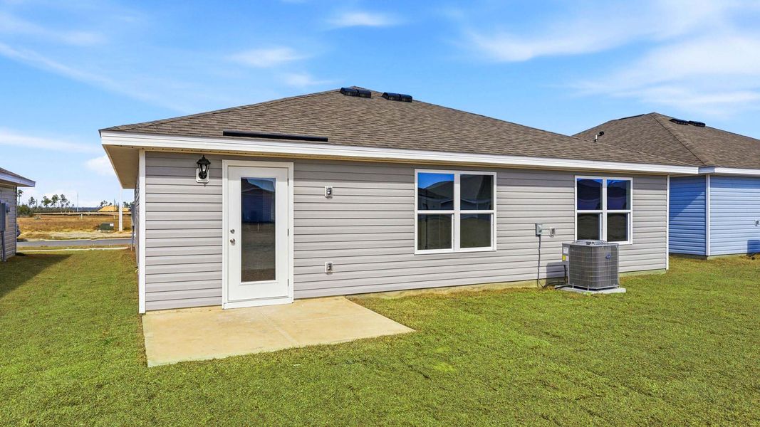 Exterior details and patio area of a home in Liberty, Panama City (Image 4).