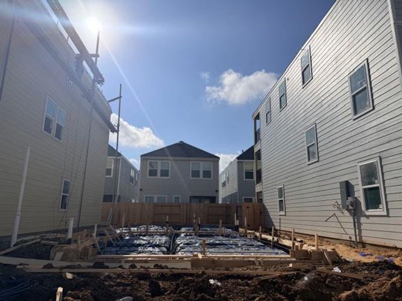 Two-story home with 3 bedrooms, 2.5 baths and 2 car garage