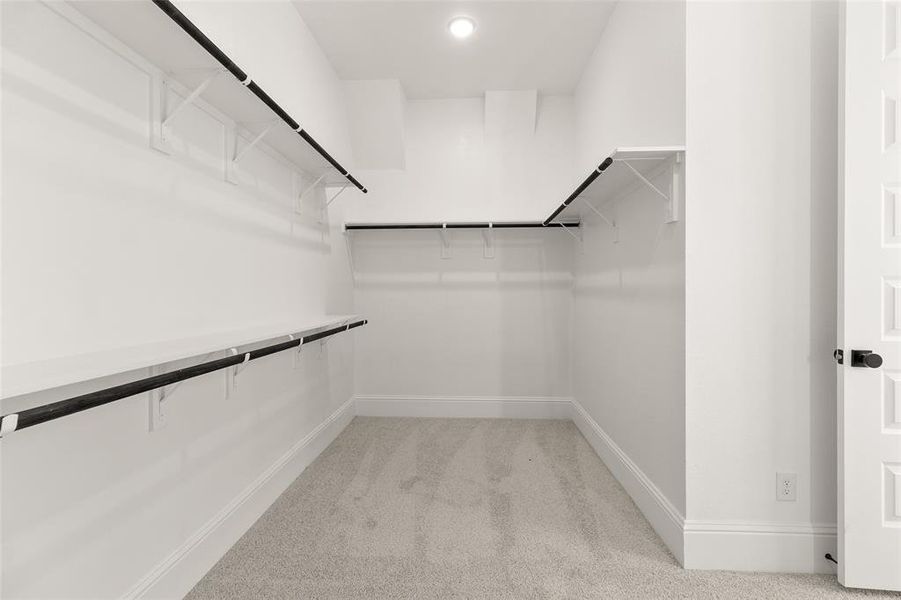 Spacious, unfurnished interior of a new home in Fulshear Lakes, Fulshear (Image 27). Spacious, unfurnished interior of a new home in Fulshear Lakes, Fulshear (Image 27).