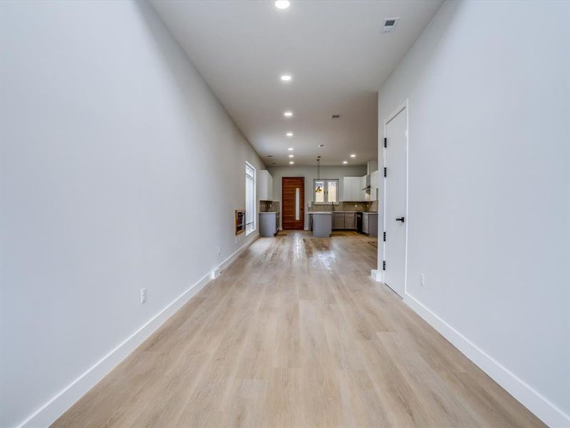 Spacious, unfurnished interior of a new home in , Grand Prairie (Image 27).