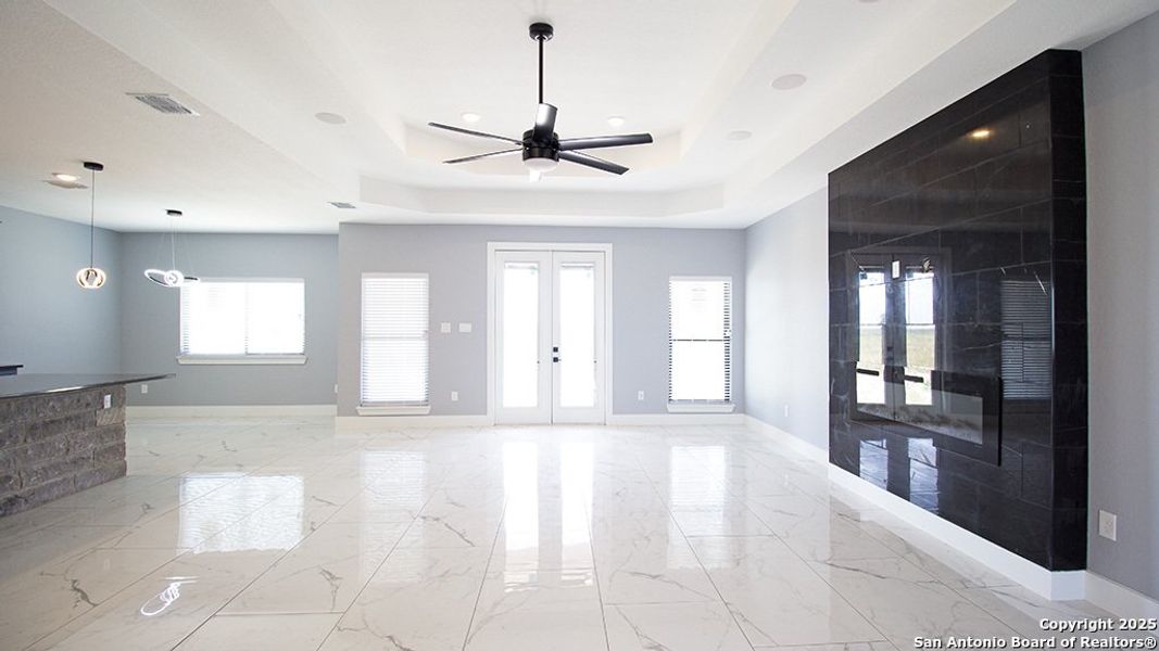 Spacious, unfurnished interior of a new home in , La Vernia (Image 16).