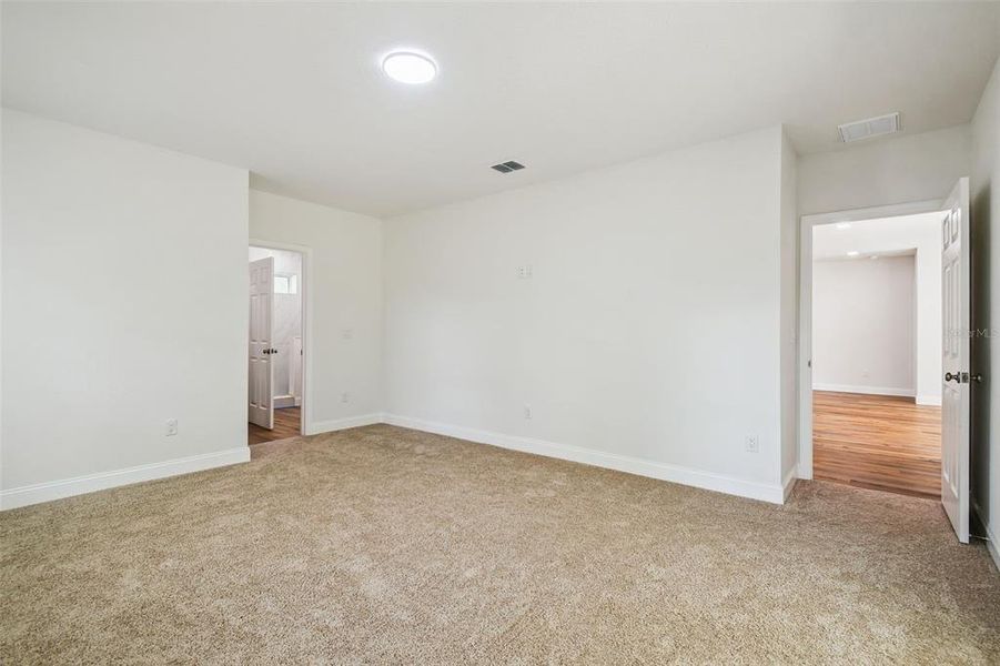 Spacious, unfurnished interior of a new home in , Spring Hill (Image 25).