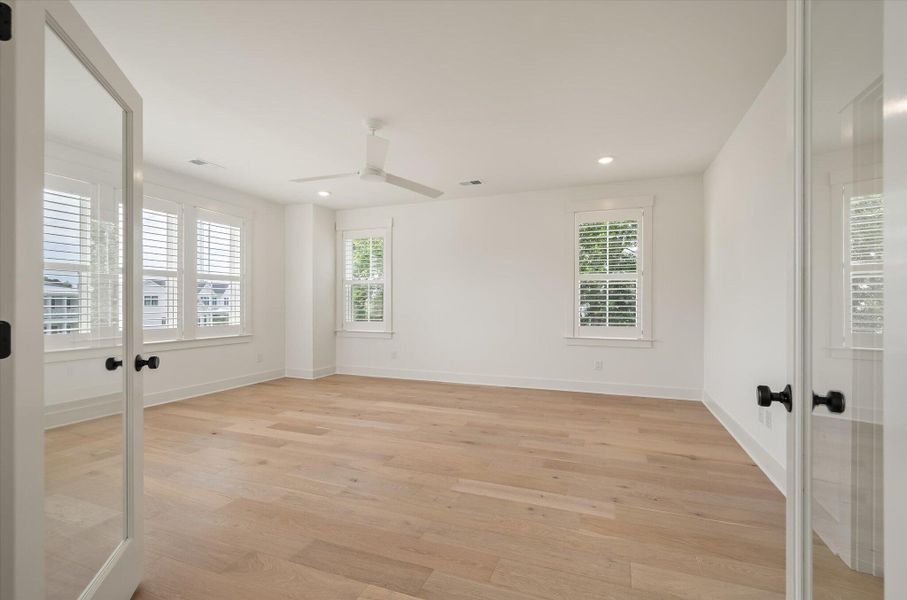 Spacious, unfurnished interior of a new home in , Mount Pleasant (Image 30).