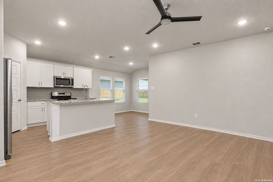 Spacious, unfurnished interior of a new home in Saengerhalle Meadows, New Braunfels (Image 27). Spacious, unfurnished interior of a new home in Saengerhalle Meadows, New Braunfels (Image 27).