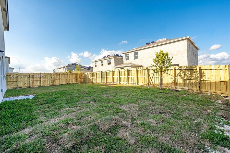 Exterior details and patio area of a home in Acacia Groves, Miami (Image 25).