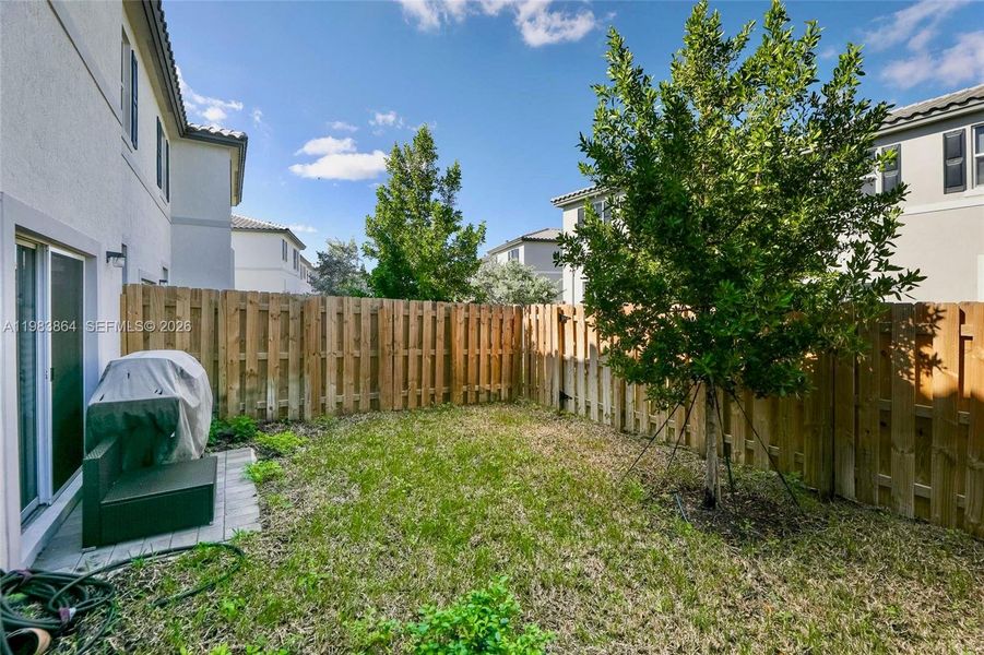 Exterior details and patio area of a home in , Coral Springs (Image 4).