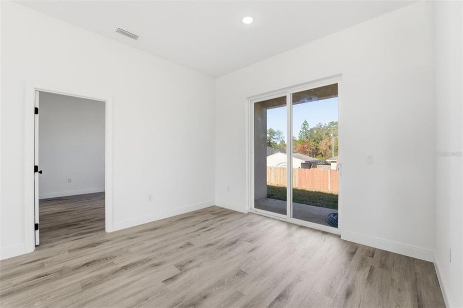 Spacious, unfurnished interior of a new home in , Ocala (Image 17).