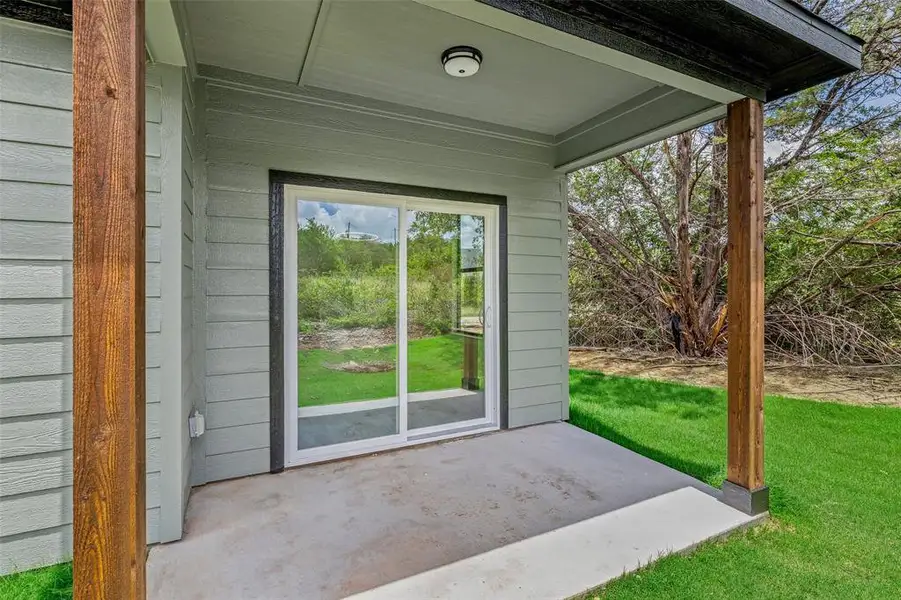 Exterior details and patio area of a home in , Granbury (Image 3).