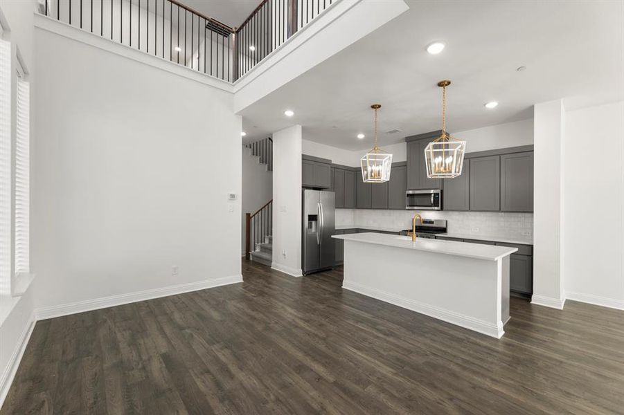 05. 2527 Huxley - Dining 05. 2527 Huxley - Dining