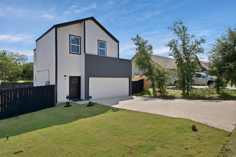 Front exterior of a new home in , Granbury, TX, highlighting curb appeal (Image 2). Front exterior of a new home in , Granbury, TX, highlighting curb appeal (Image 2).