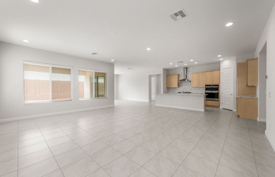 Spacious, unfurnished interior of a new home in Artisan at Asante, Surprise (Image 16).
