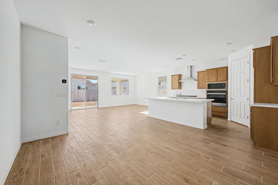 Spacious, unfurnished interior of a new home in Empire Pointe, Queen Creek (Image 5). Spacious, unfurnished interior of a new home in Empire Pointe, Queen Creek (Image 5).