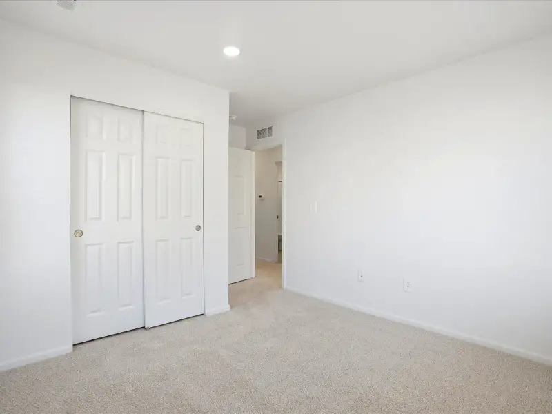 Spacious, unfurnished interior of a new home in Three Hills, Morrison (Image 23).