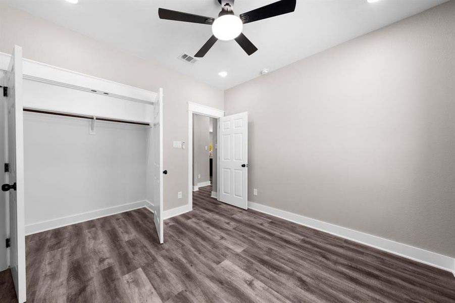 Spacious, unfurnished interior of a new home in , Sulphur Springs (Image 21).