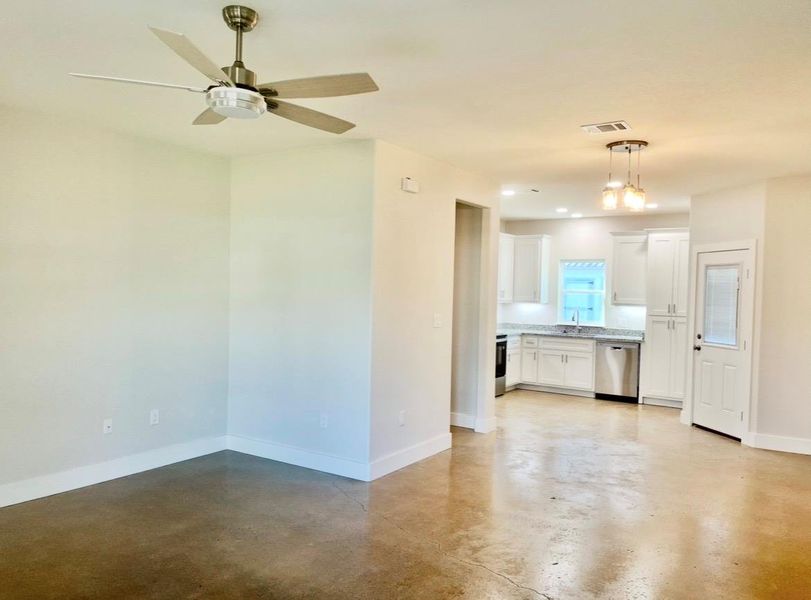 Spacious, unfurnished interior of a new home in , Smithville (Image 5).