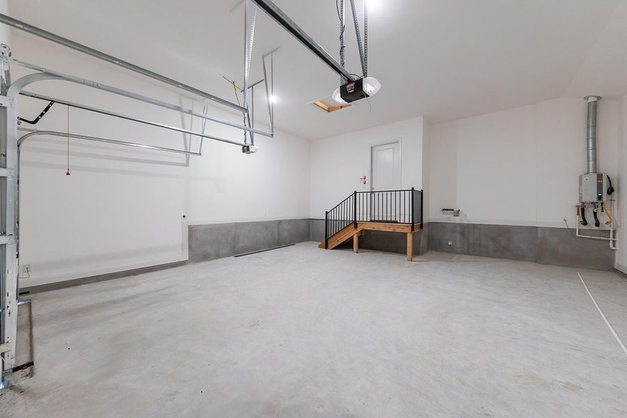 Spacious, unfurnished interior of a new home in Provence - 60', Austin (Image 27).