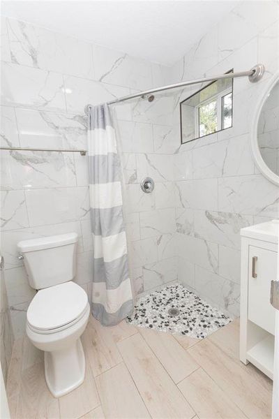 Furnished interior view inside a new home in , Lake Panasoffkee (Image 5).