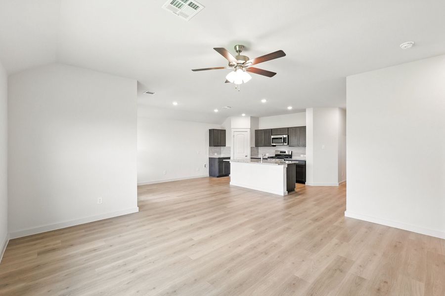 Representative unfurnished interior of a home built from the Landmark Series - Avalon by Brightland Homes in Still Water Lake Estates, Godley (Image 20). Representative unfurnished interior of a home built from the Landmark Series - Avalon by Brightland Homes in Still Water Lake Estates, Godley (Image 20).