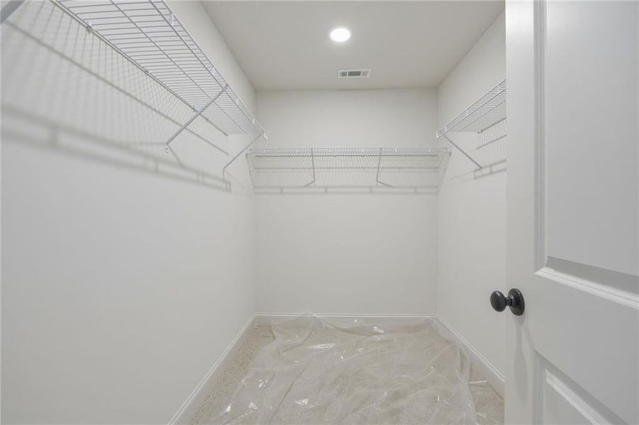 Spacious, unfurnished interior of a new home in , Dallas (Image 28).