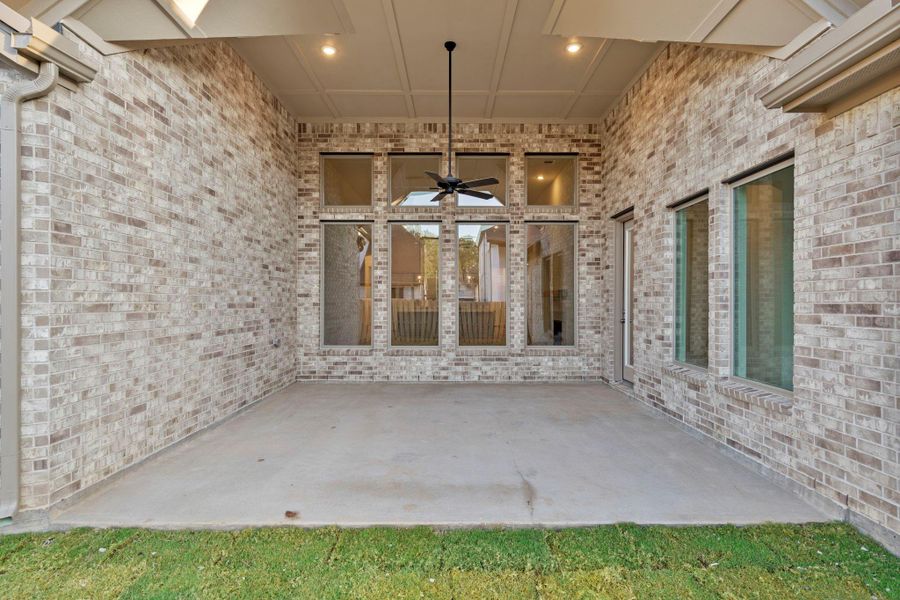 Exterior details and patio area of a home in Colton, Montgomery (Image 3).